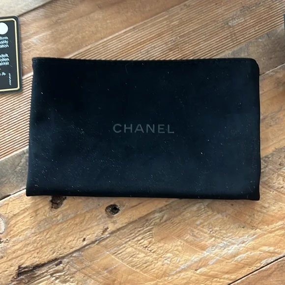 Authentic CHANEL card holder with original box, pouch and cards - Picture 8 of 13